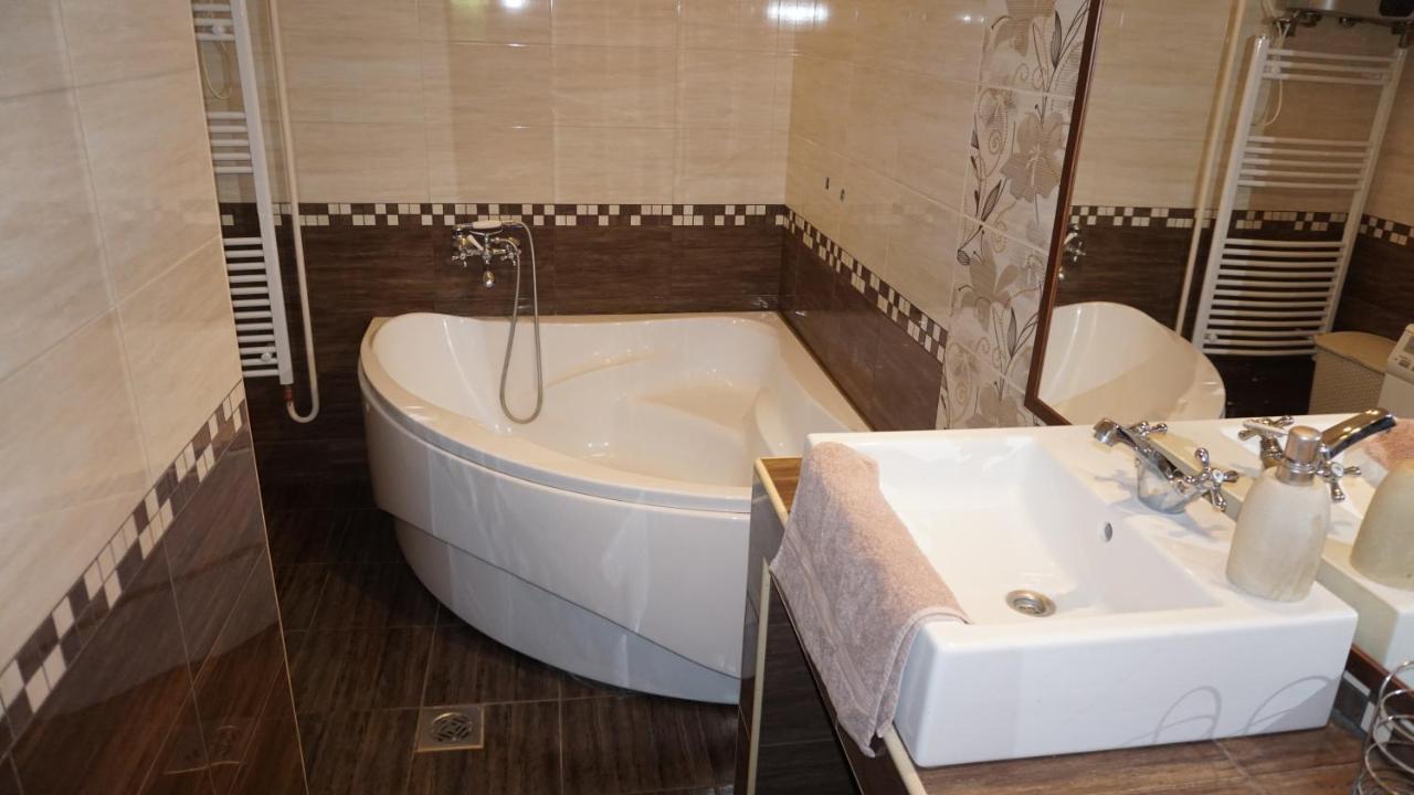 Édes Otthon Apartman Gyula Exterior foto
